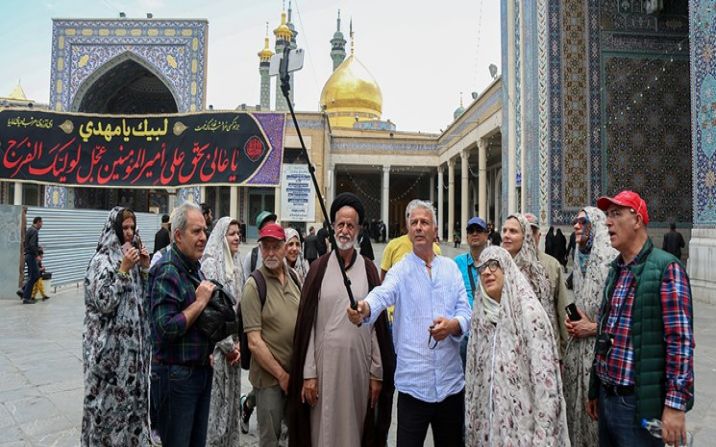 حضور گردشگران یونانی در حرم کریمه اهلبیت حضور گردشگران یونانی در حرم کریمه اهلبیت